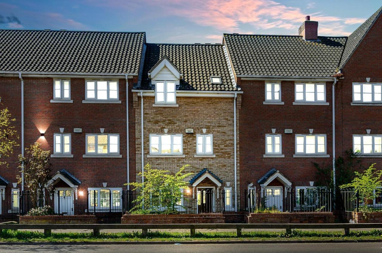 Willa 4Br Townhouse Wbalcony Free Parking Fast Wi-Fi NWI Zewnętrze zdjęcie
